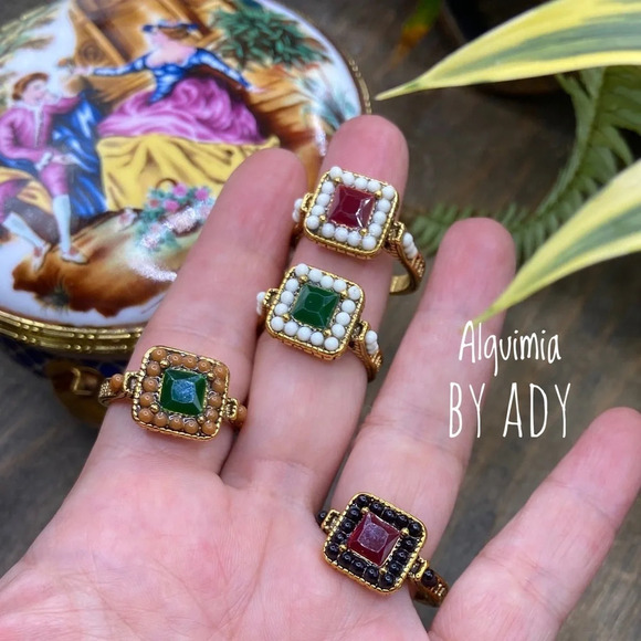 Antique gold style multicolored acrylic jewel tone ring - Picture 4 of 7